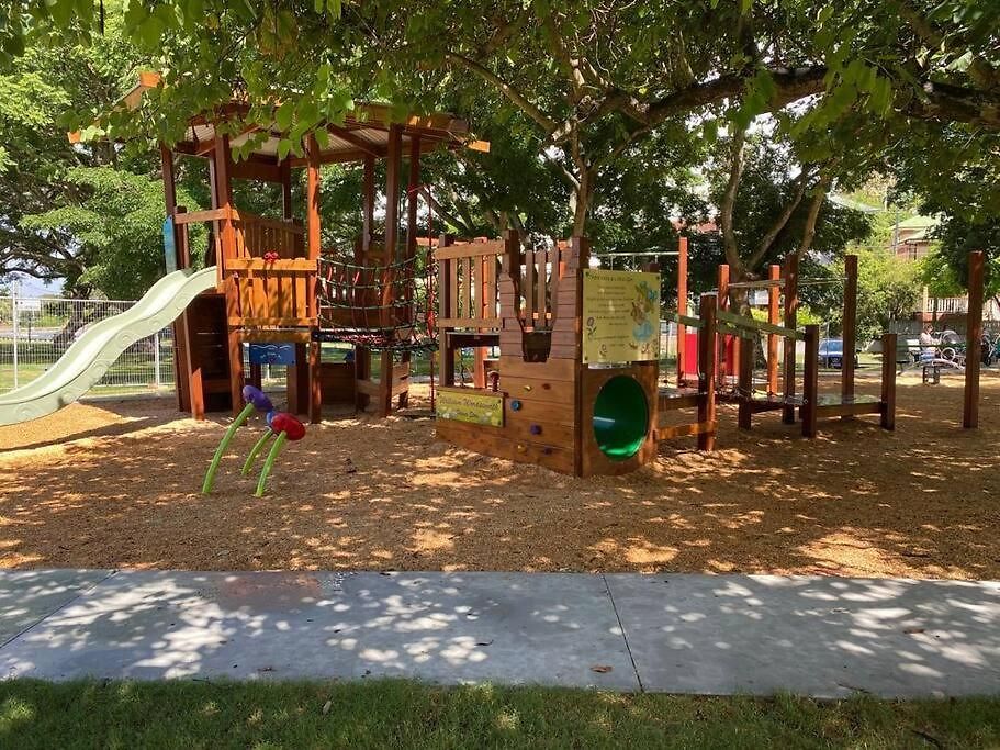 Holiday home Artistic Queenslander With Park Views - 5 Bedroom - Sleep 10