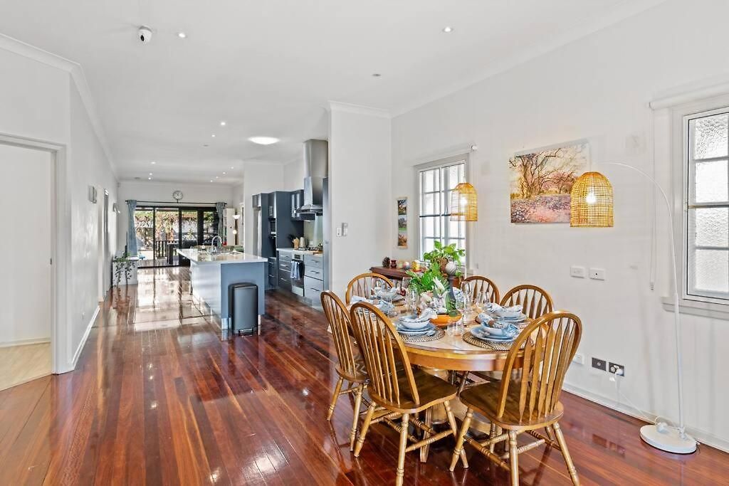 Artistic Queenslander With Park Views - 5 Bedroom - Sleep 10 * Brisbane