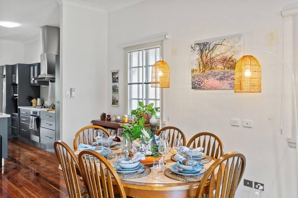Artistic Queenslander With Park Views - 5 Bedroom - Sleep 10 * Brisbane