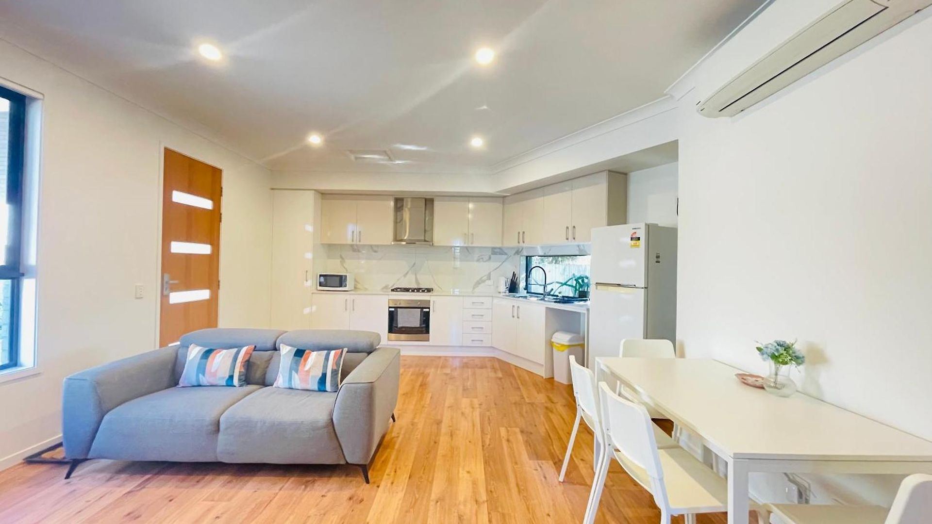 Modern 2 Bedrooms House Close To Qeii Hospital & Grifith Uni * Brisbane