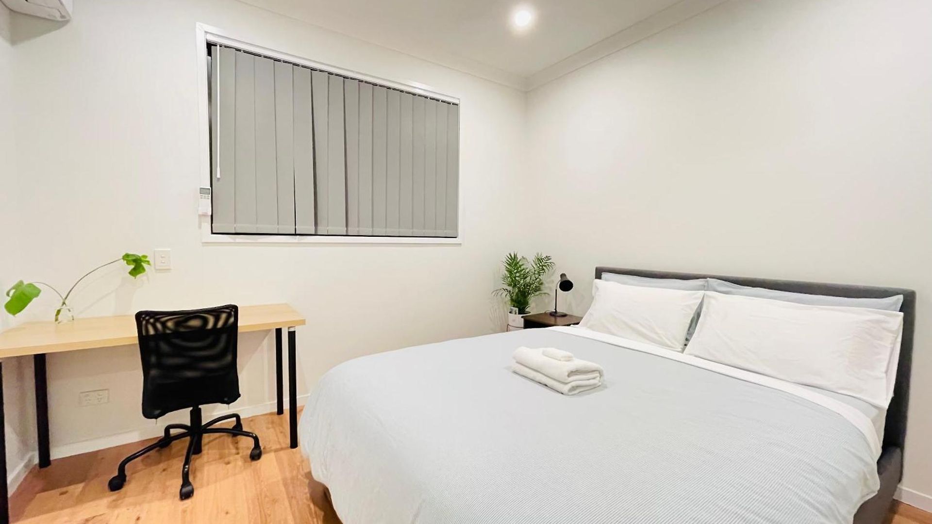 Modern 2 Bedrooms House Close To Qeii Hospital & Grifith Uni *