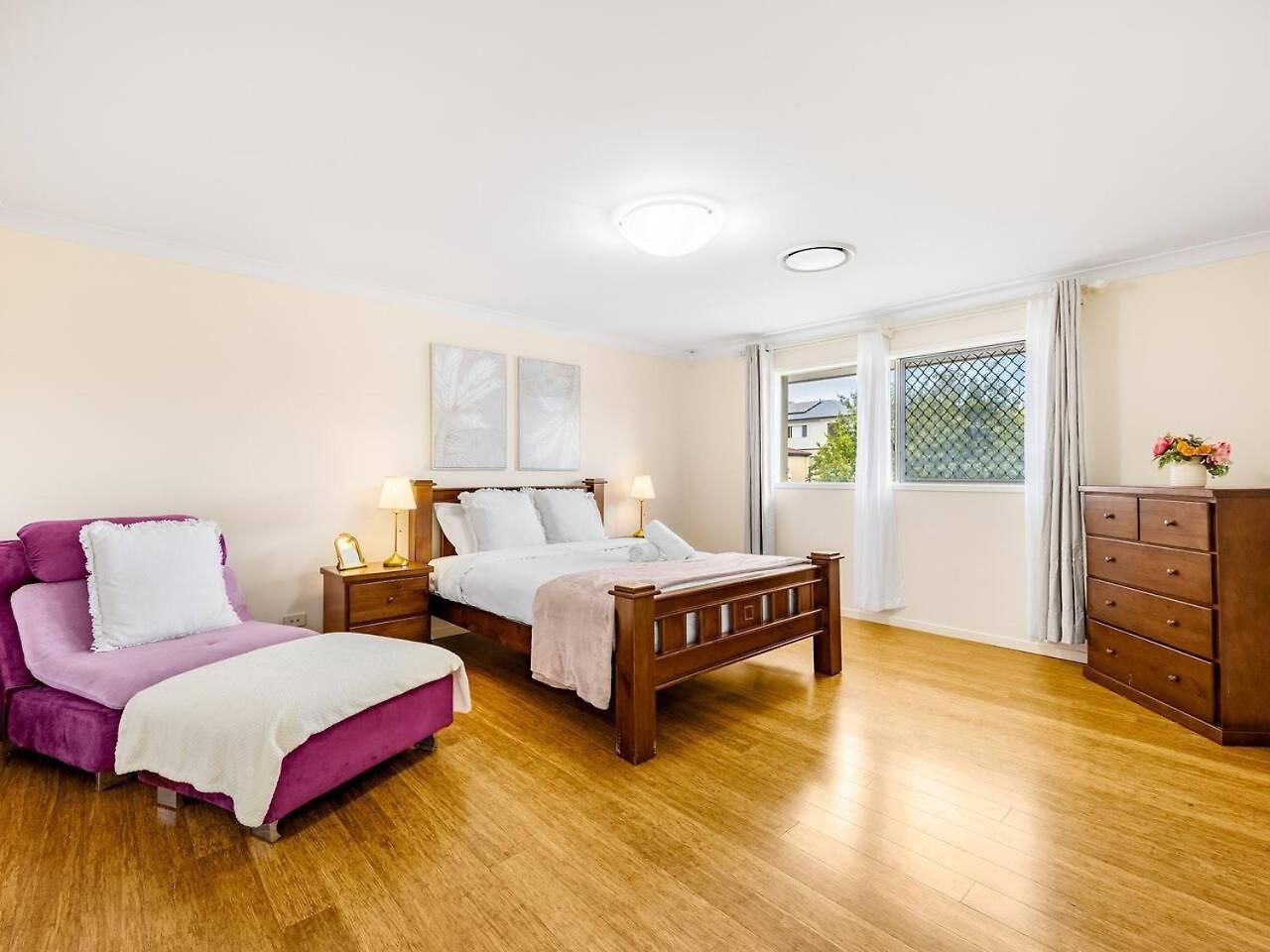 Spacious Located Family House At Sunnybank Brisbane