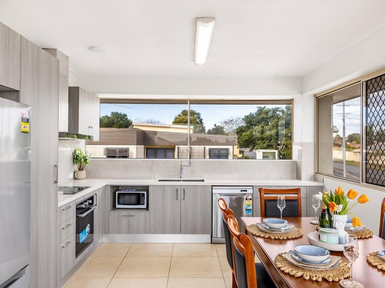 Spacious Located Family House At Sunnybank