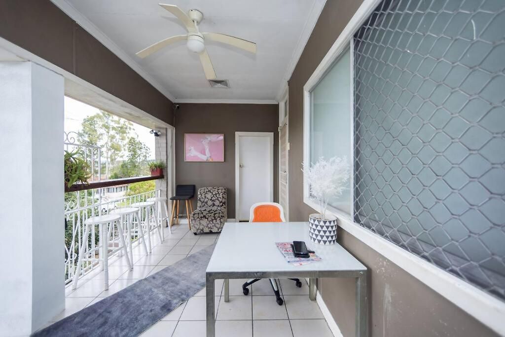 Queen Bedroom 65'tv Gym 4l * Brisbane
