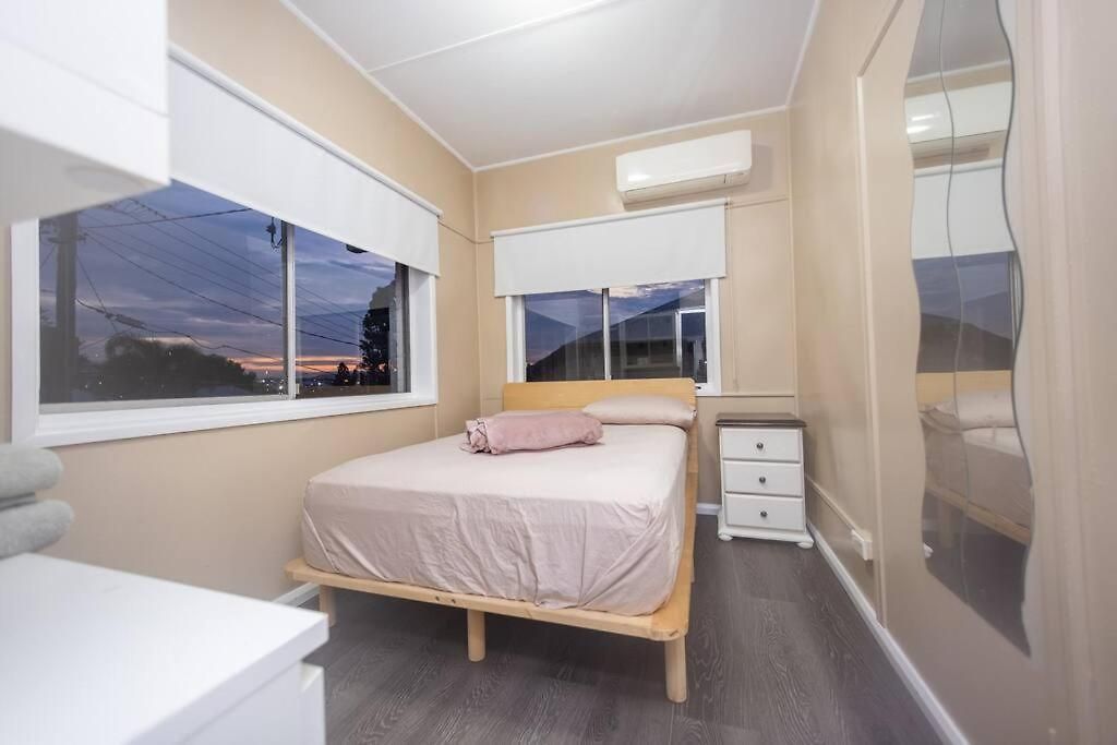 Detached Double Bedroom In Shared *