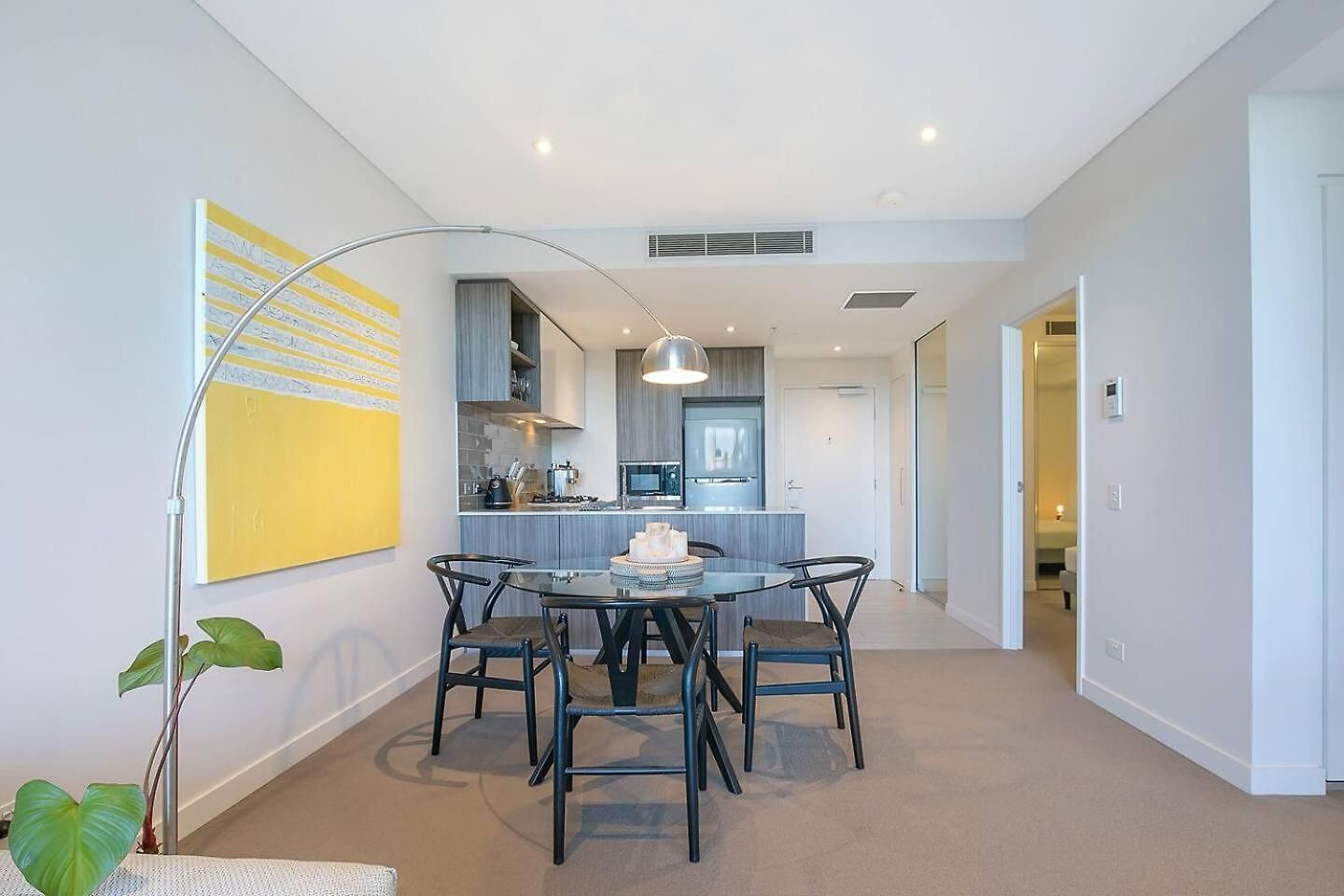 'urban Lushscape' Riverside Retreat In Newstead Apartment