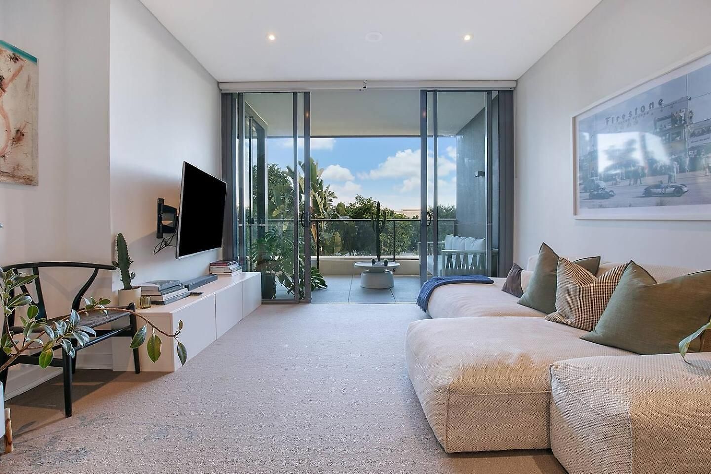 'urban Lushscape' Riverside Retreat In Newstead