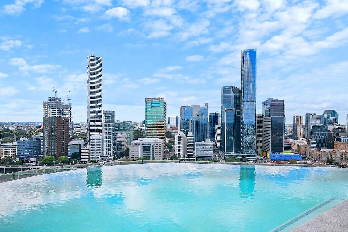 Above King With Rooftop Pool Deck *