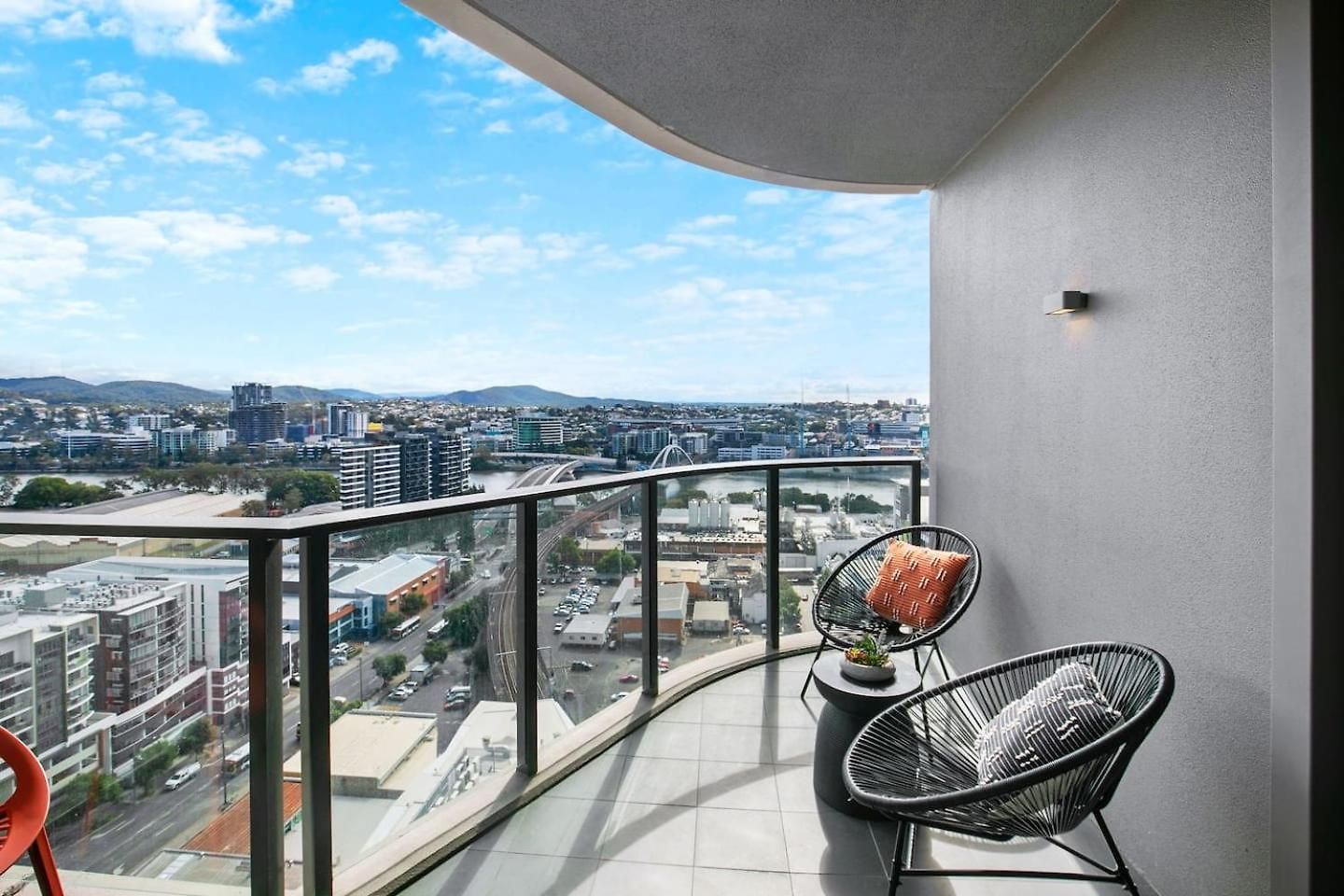 Apartment Above King With Rooftop Pool Deck