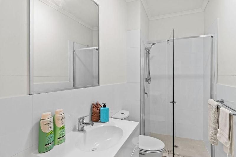 Spacious 2b2b Close To Cbd - Free Parking Apartment