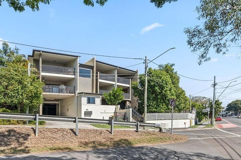 Spacious 2b2b Close To Cbd - Free Parking Apartment *