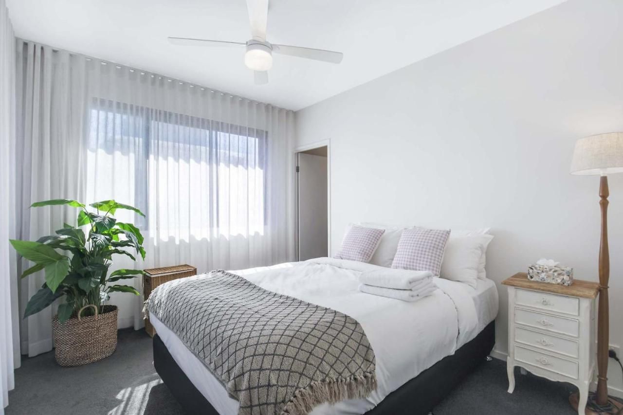 Contemporary Apt, Premium Local, Wifi, Wine, Cafes By Custom Hosting Apartment *