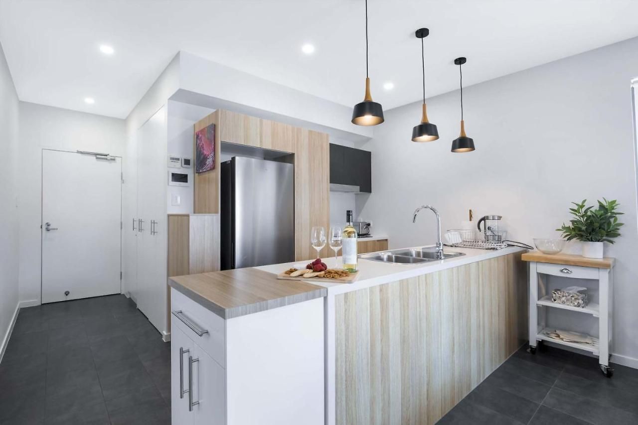 Contemporary Apt, Premium Local, Wifi, Wine, Cafes By Custom Hosting * Brisbane