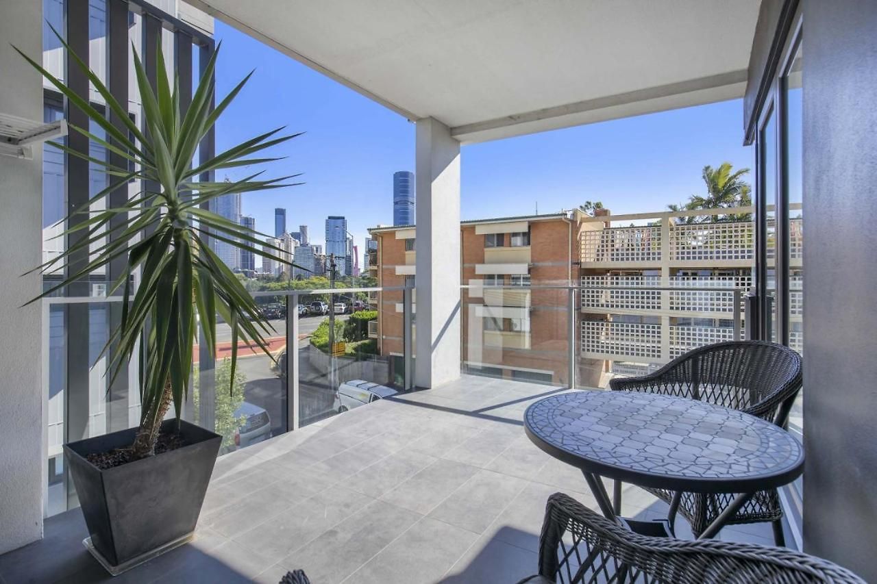 Apartment Contemporary Apt, Premium Local, Wifi, Wine, Cafes By Custom Hosting *
