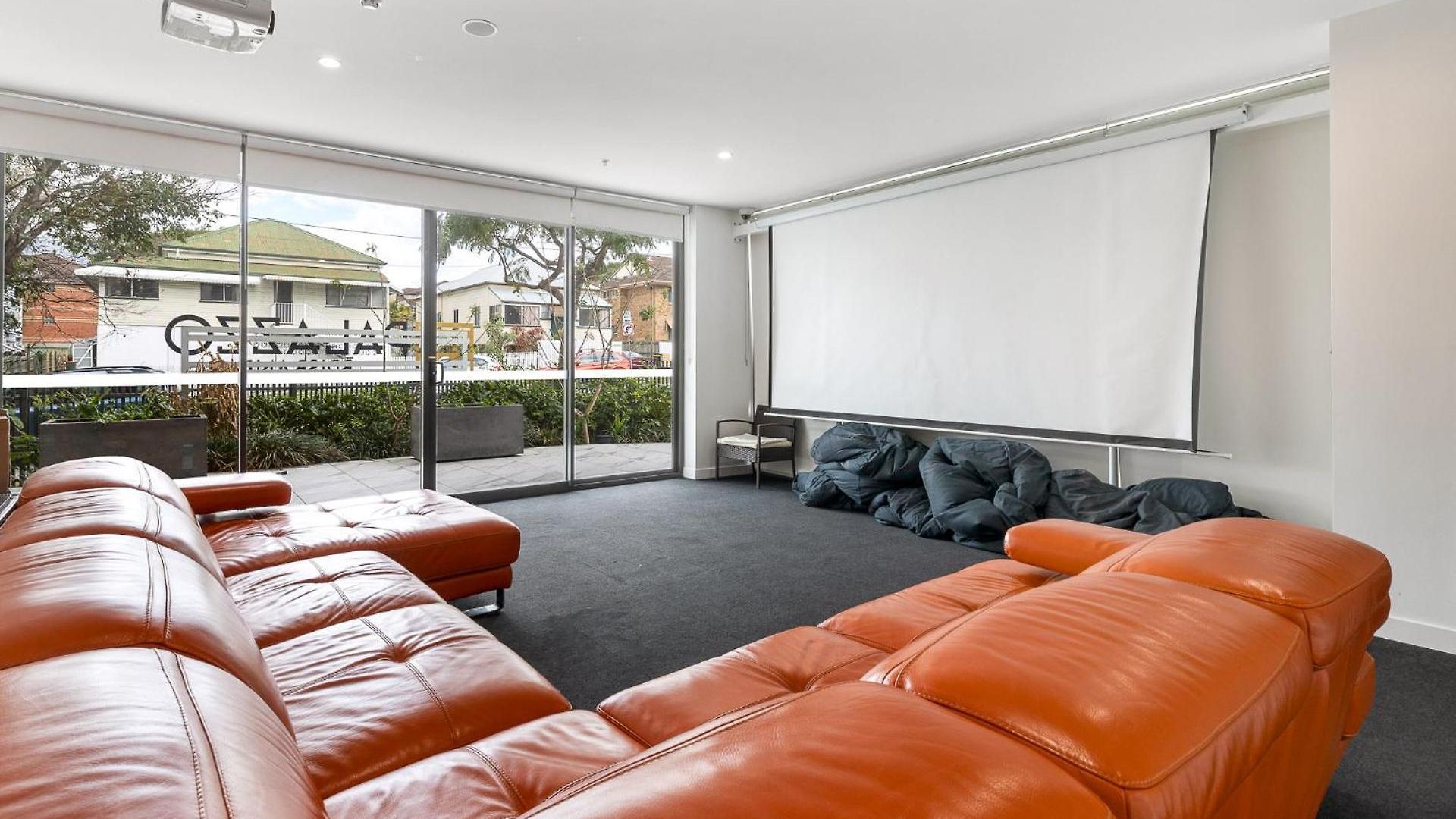 Spacious 2 Bedroom In Woolloongabba Apartment