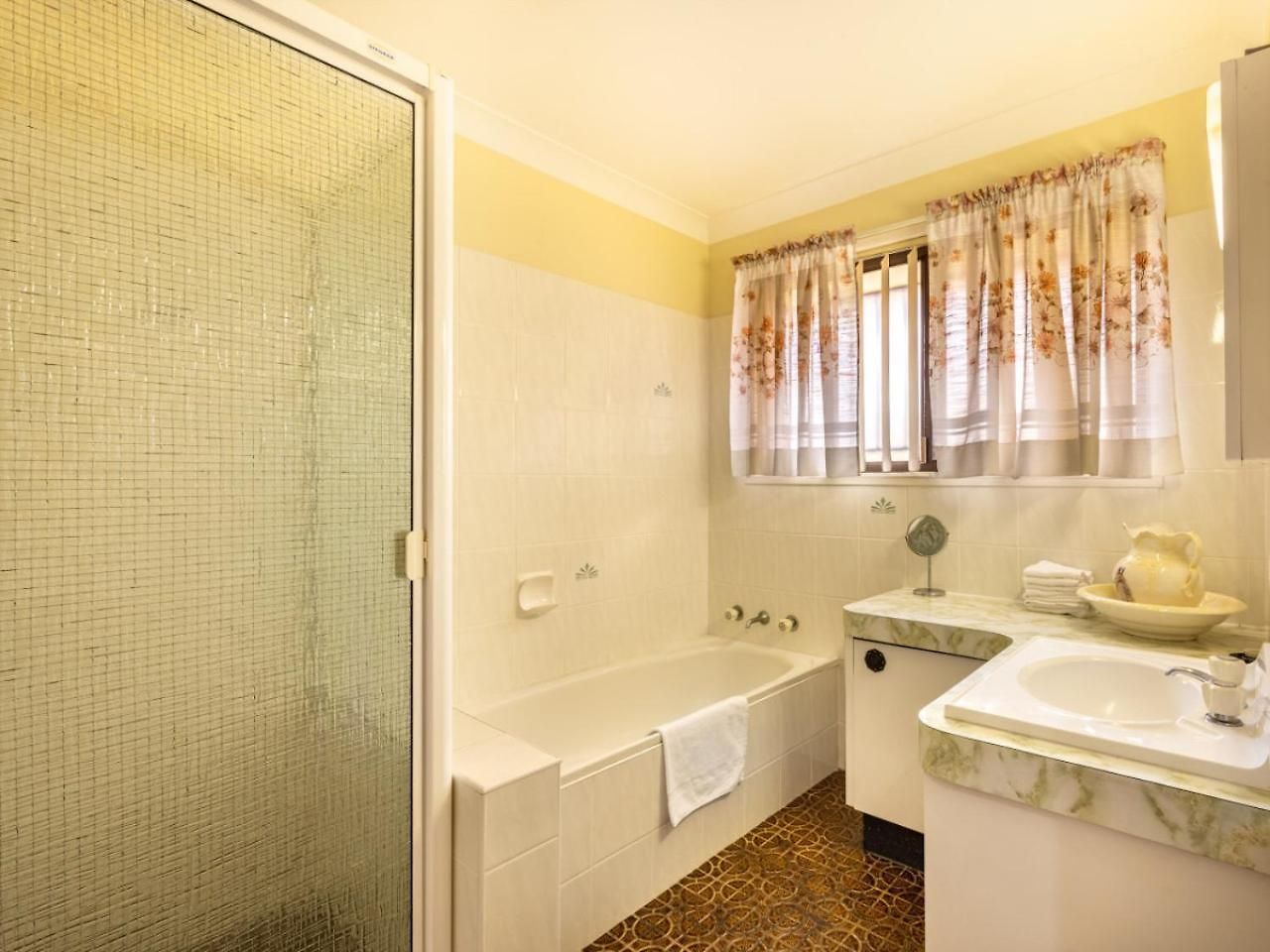 Steps From Mall Super Convenient 3br Cozy House Brisbane