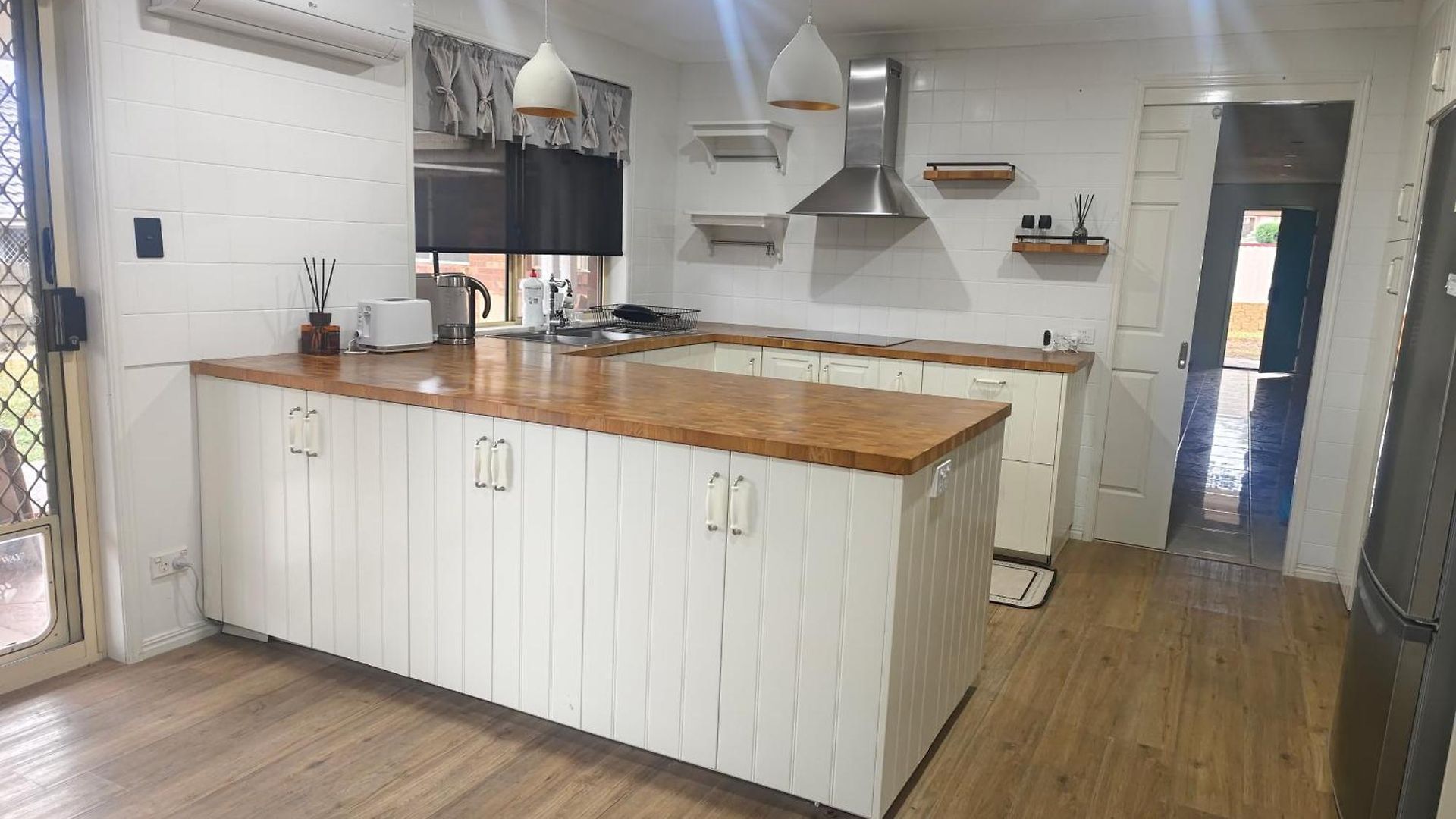 Luxury 3 Bedroom House Near Emp Guest house Brisbane