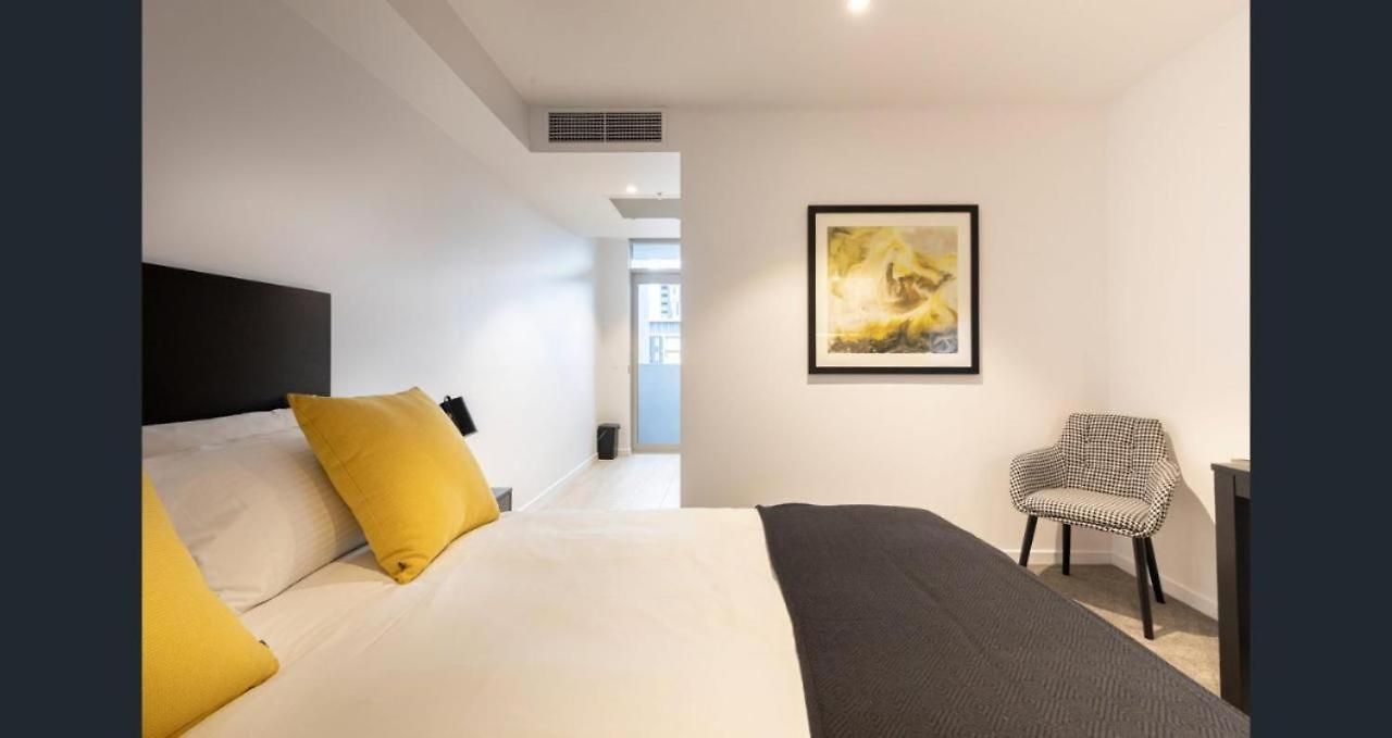 Modern Meets The Gabba Apartment
