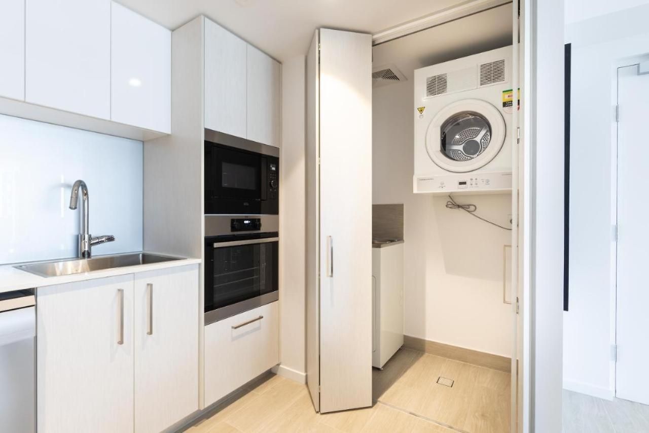 Modern Meets The Gabba Apartment