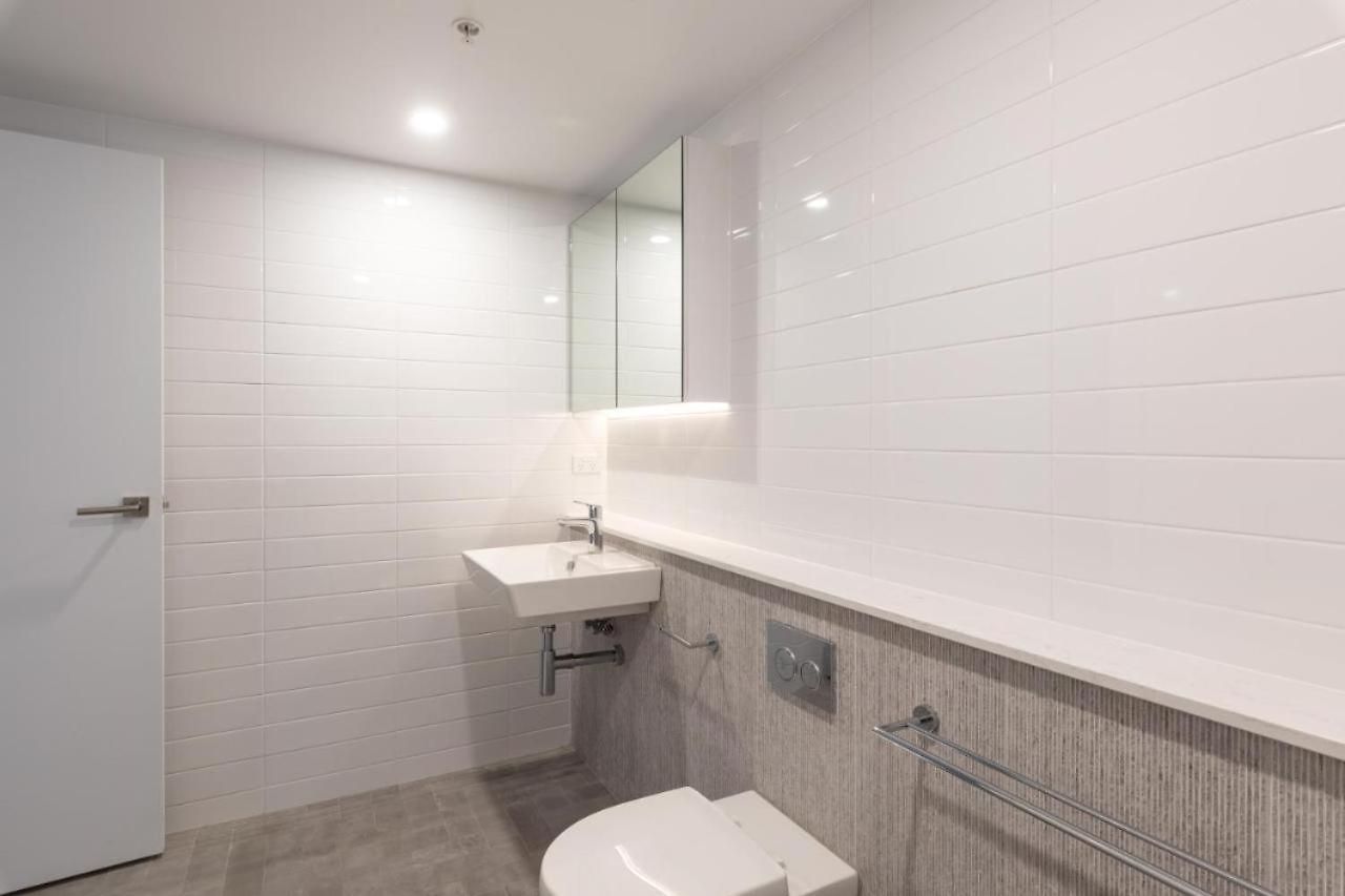 Modern Meets The Gabba Apartment *