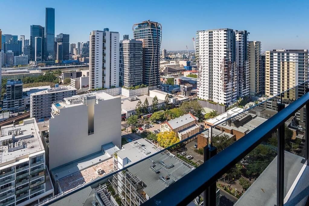 Apartment Convenient One-bedroom In Area *