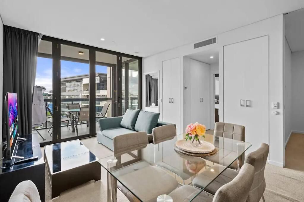 Elegant Urban Hideaway - Private Luxury Residential Apartment, Walk To South Bank & Free Carpark Brisbane