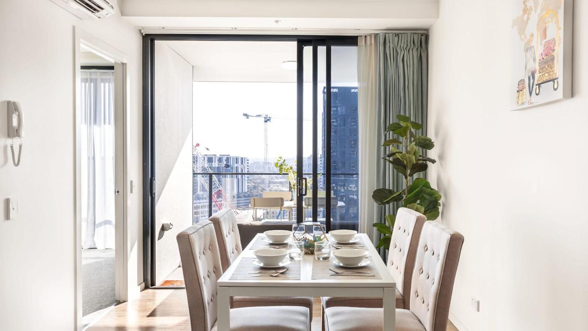 Perfect Location W Roof Pool Gym Apartment *