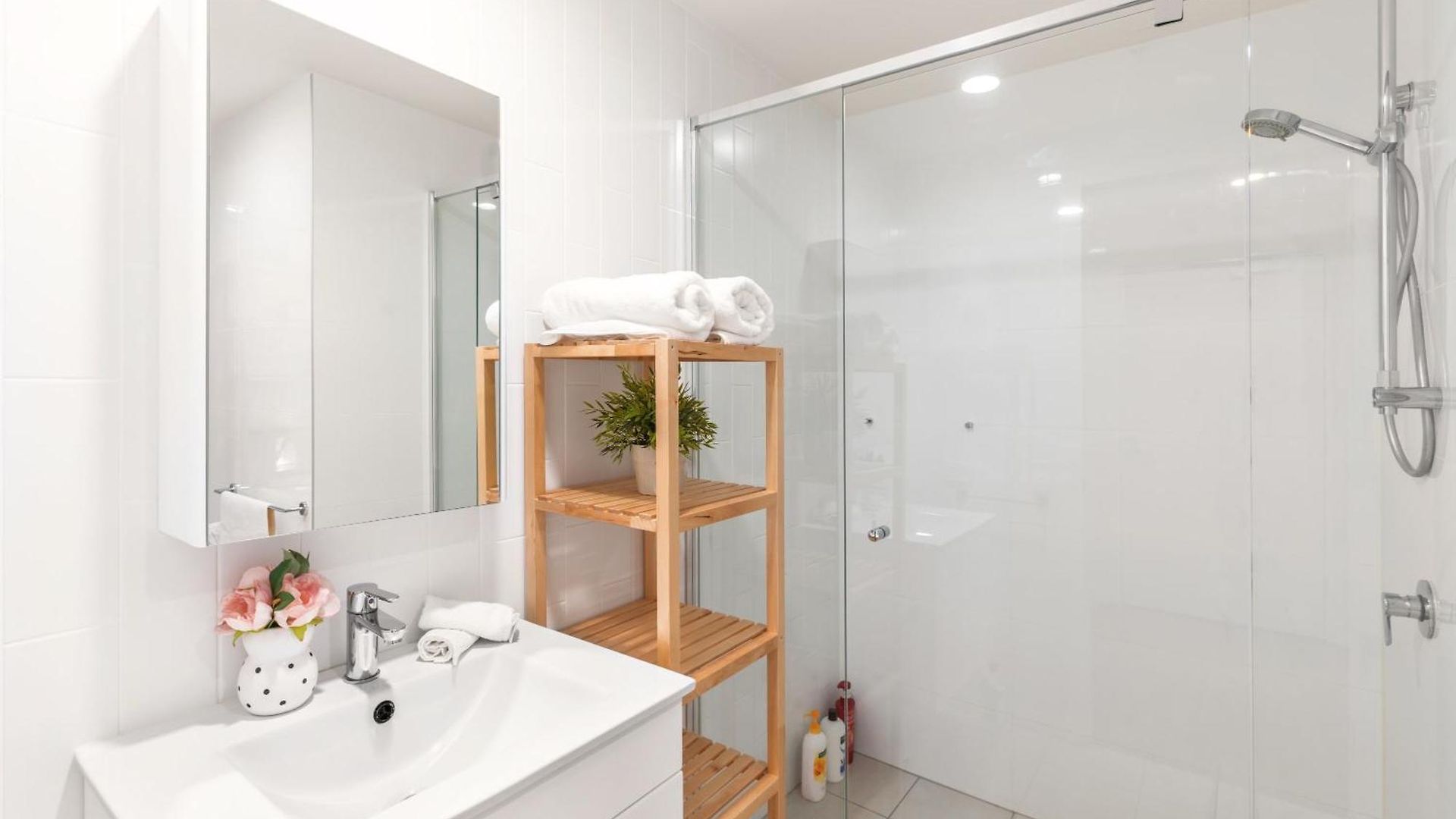 Perfect Location W Roof Pool Gym Brisbane