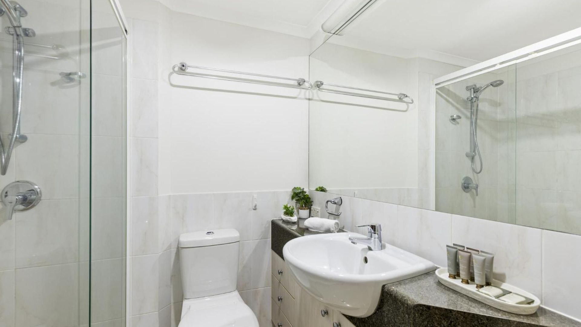 2-bed Urban Haven With Parking And Balcony * Brisbane