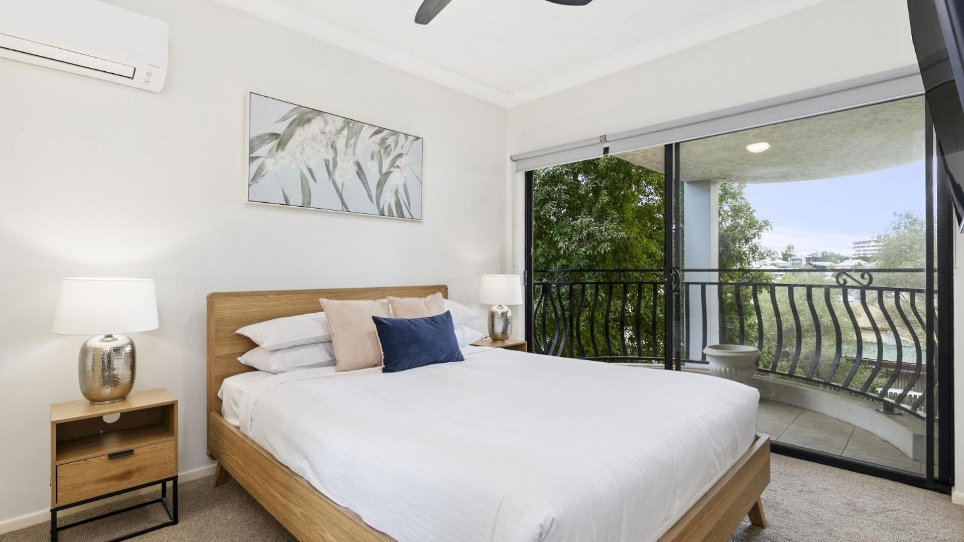 2-bed Urban Haven With Parking And Balcony Apartment *