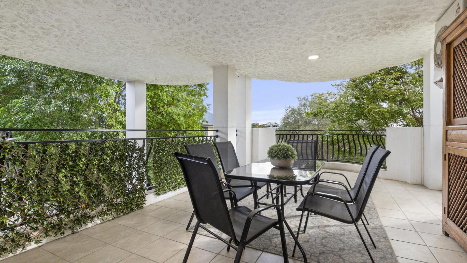2-bed Urban Haven With Parking And Balcony Apartment Brisbane