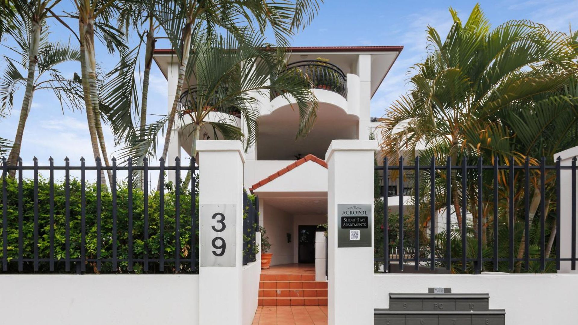 Spacious Inner 2-bed With Parking And Balcony *