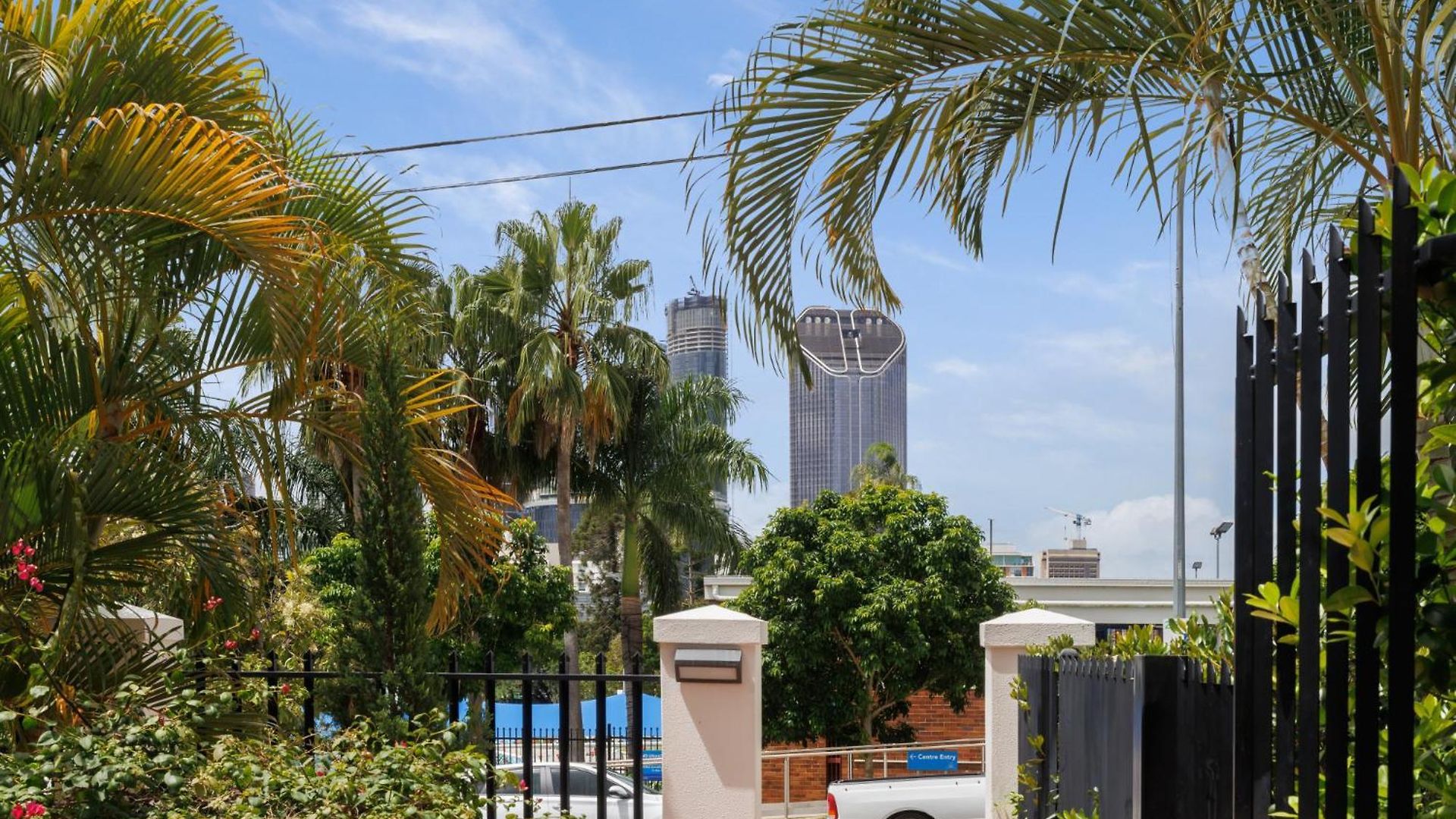 Spacious Inner 2-bed With Parking And Balcony Apartment