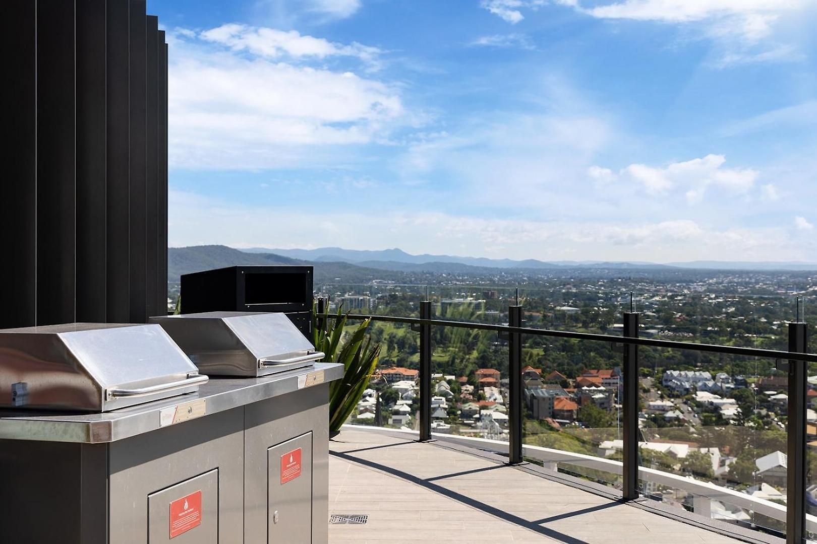 Rooftop Pool Stunning Queen Street Apartment