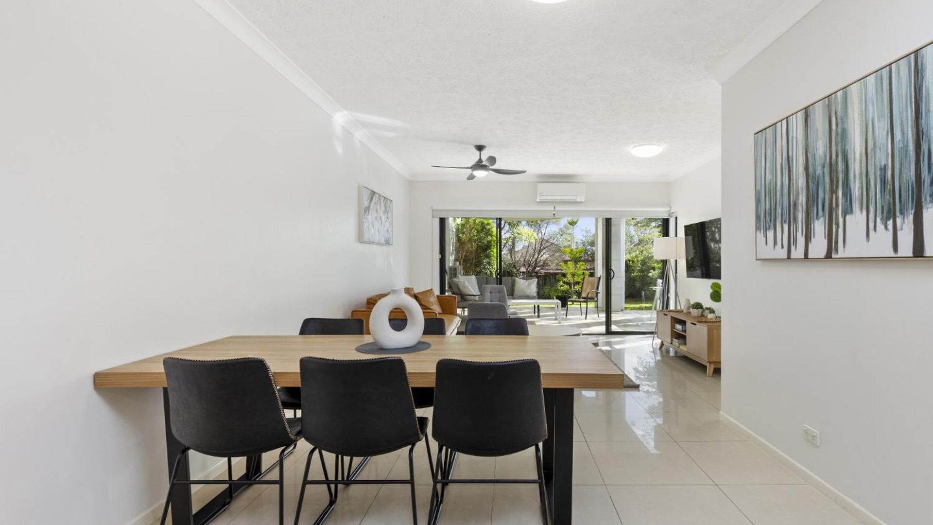 Apartment Modern 2-bed Unit With Parking In South Brisbane