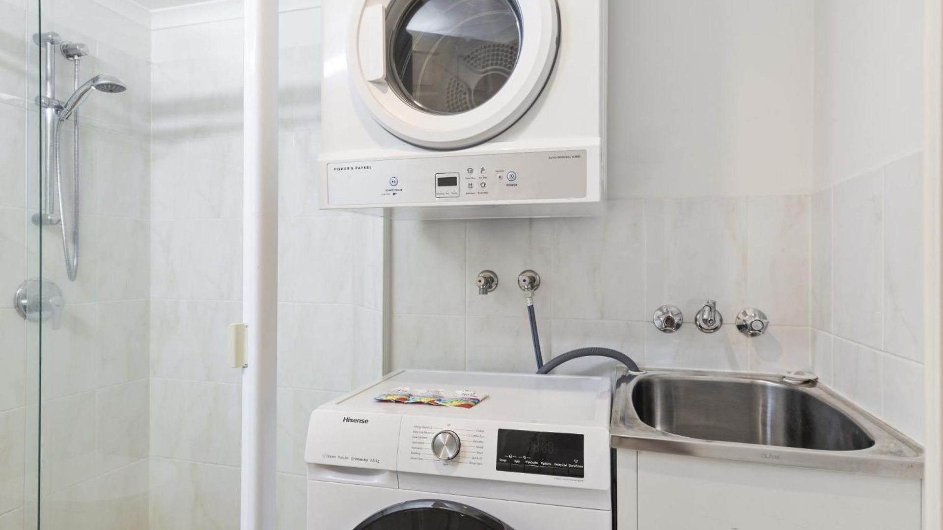 Modern 2-bed Unit With Parking In South * Brisbane