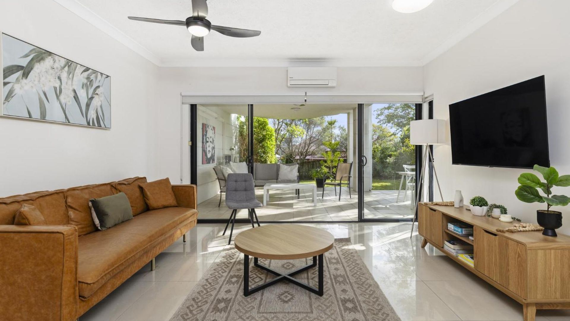 Apartment Modern 2-bed Unit With Parking In South Brisbane