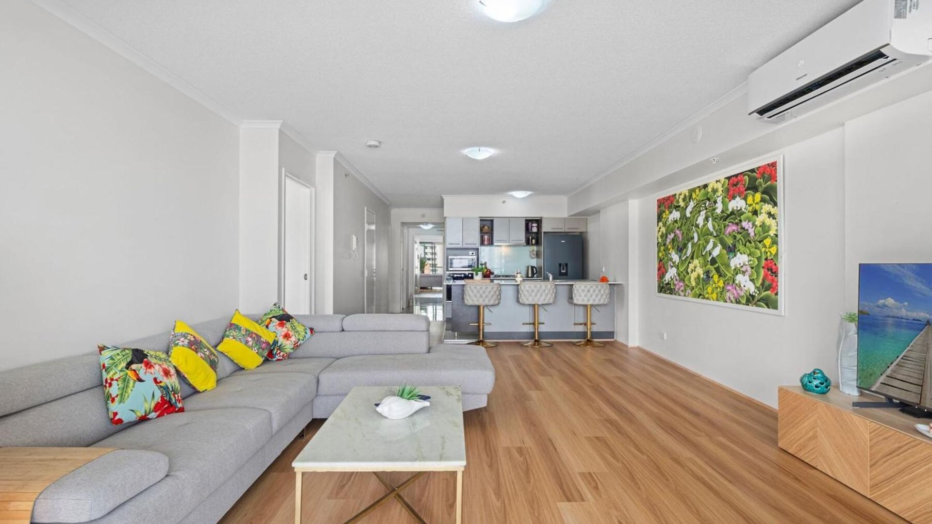 River City Apartment *