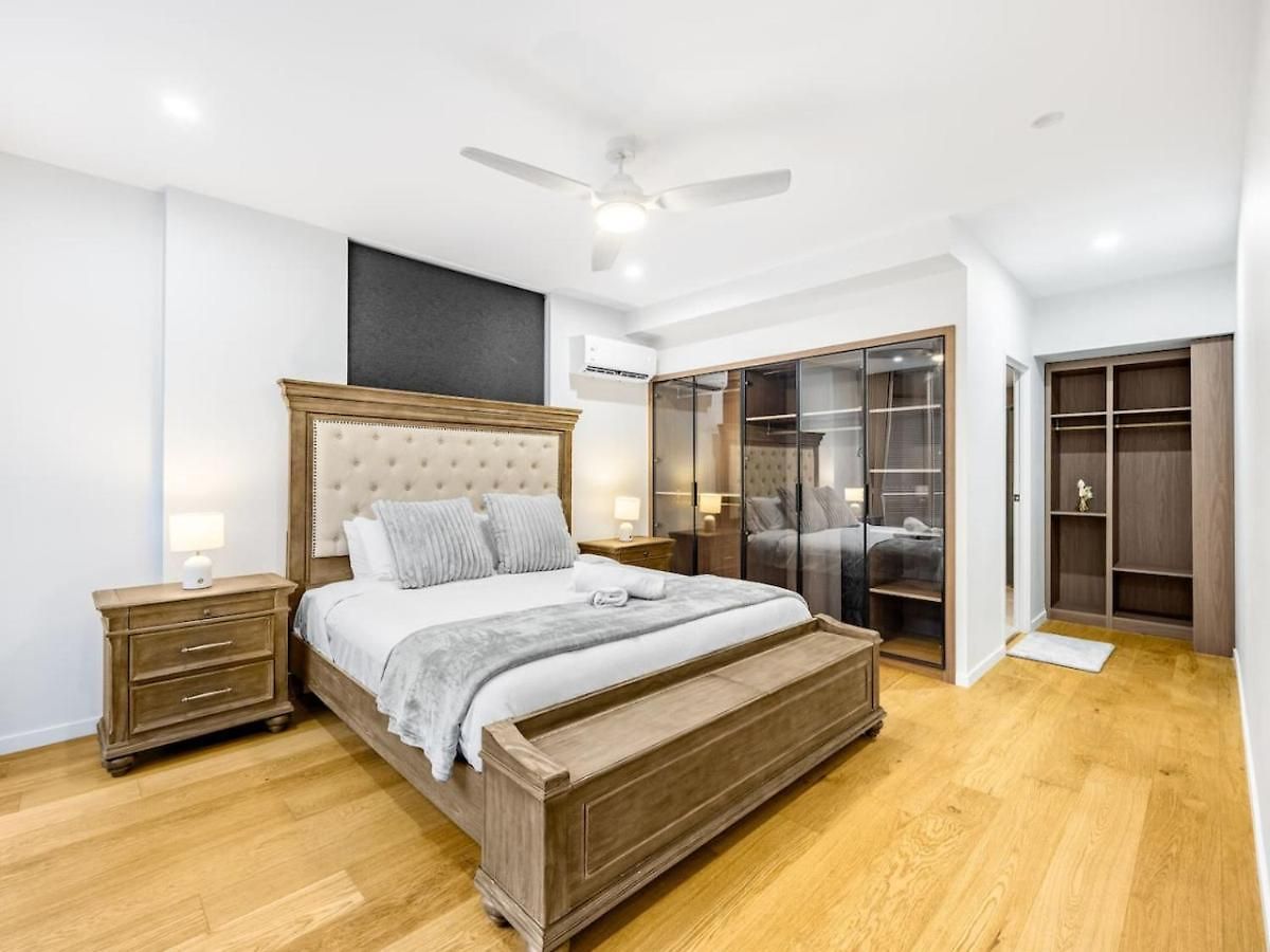 Luxury 4br Cozy Pool, Gym, Sauna, Wparking At Cbd Apartment