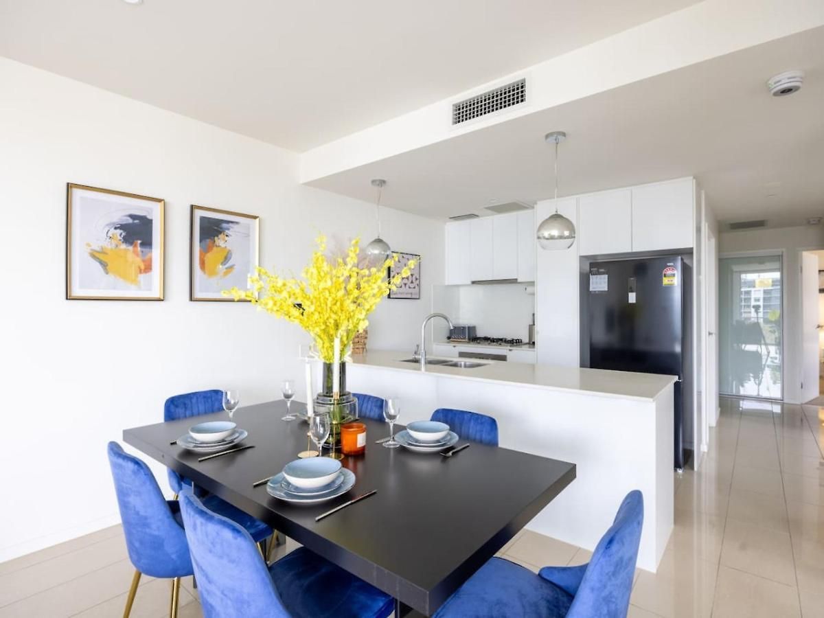 Apartment Modern 3br Riverside W Parking Near Shops And Park *