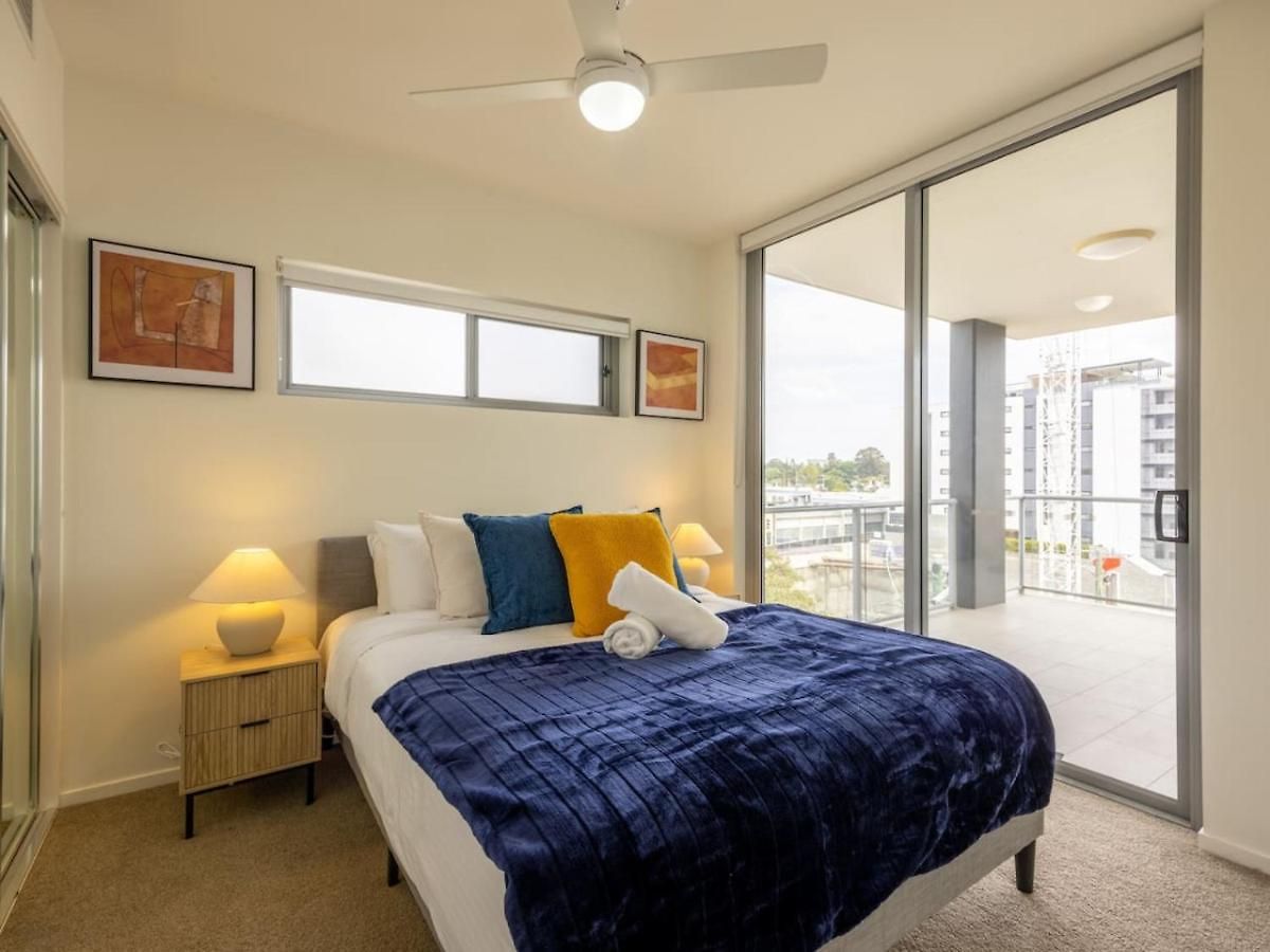 Apartment Modern 3br Riverside W Parking Near Shops And Park Brisbane