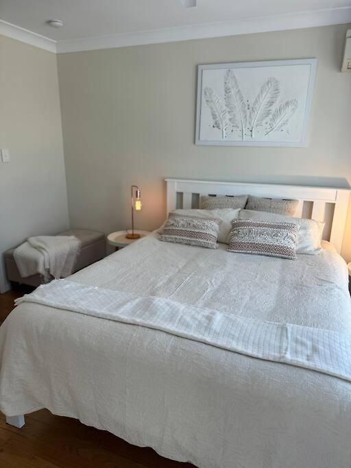 Stylish & Elegant 2-br Townhouse In Wilston