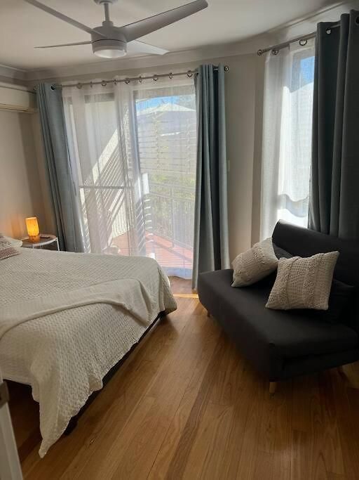Stylish & Elegant 2-br Townhouse In Wilston Holiday home