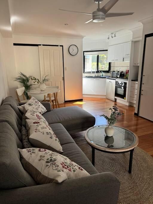 Stylish & Elegant 2-br Townhouse In Wilston