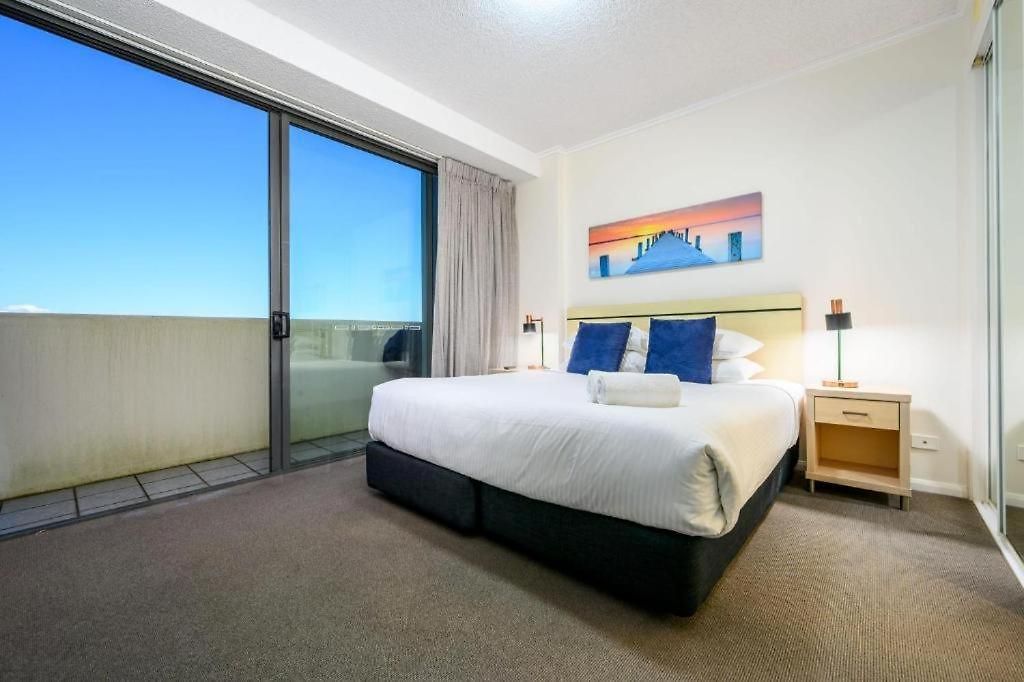 Cbd Luxury With River & Botanic Garden Views From Spacious Balcony Apartment