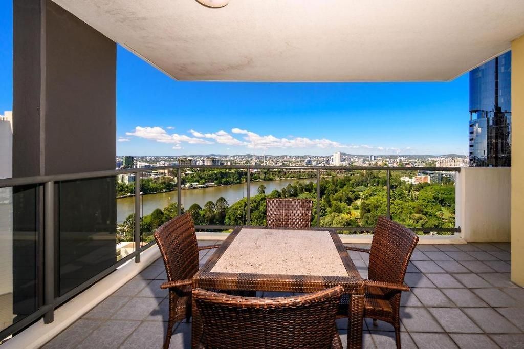 Cbd Luxury With River & Botanic Garden Views From Spacious Balcony Apartment *