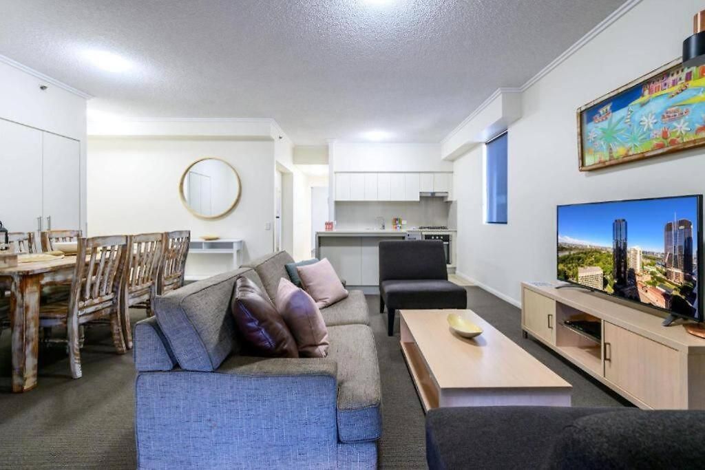 Cbd Luxury With River & Botanic Garden Views From Spacious Balcony Apartment