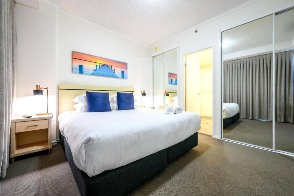 Cbd Luxury With River & Botanic Garden Views From Spacious Balcony Apartment Brisbane