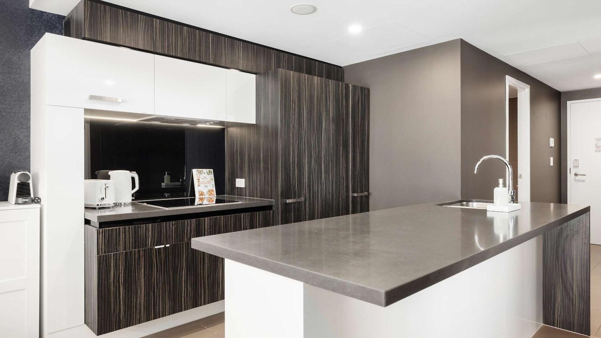 Elegant 2br Haven In The Trendy Fortitude Valley Brisbane