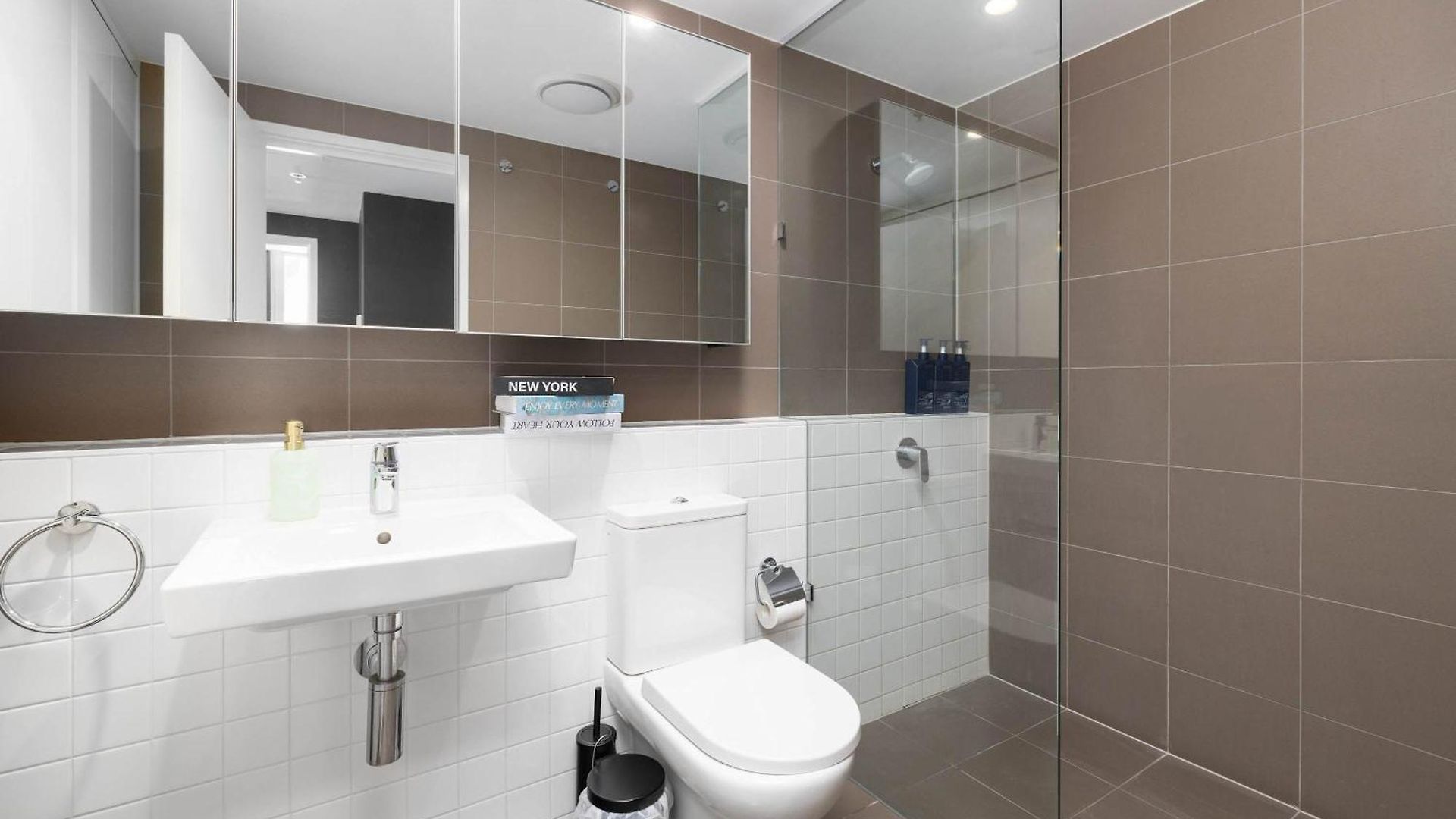 Elegant 2br Haven In The Trendy Fortitude Valley Apartment *